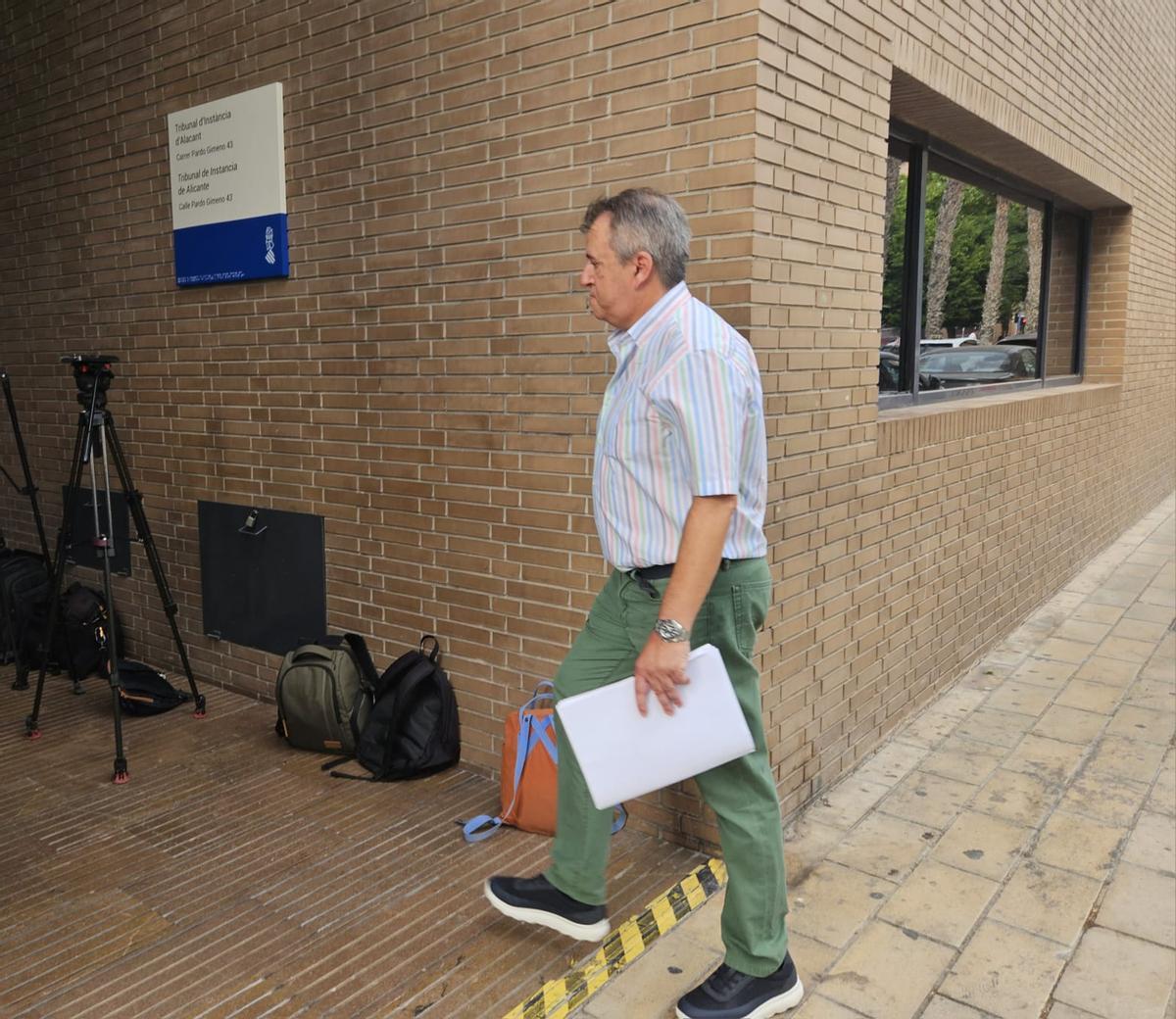 El jefe de Disciplina Urbanística, Manuel Baltar, acude como testigo al procedimiento que investiga las polémicas adjudicaciones de viviendas protegidas en Alicante.