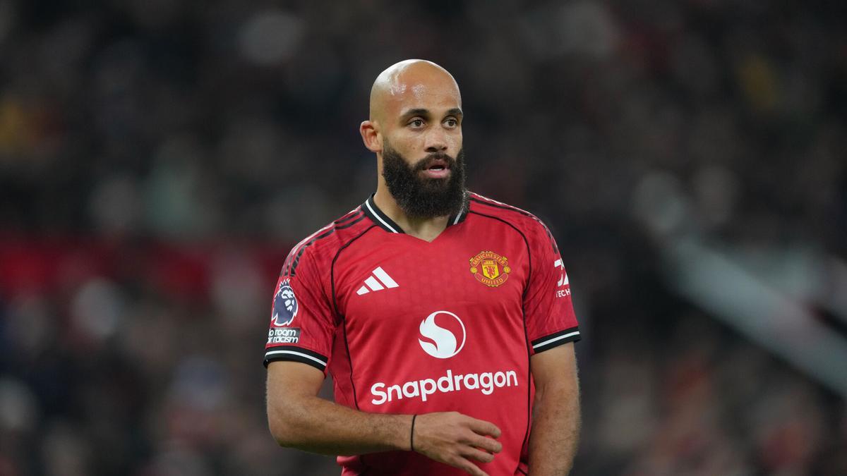 Bryan Mbeumo del Manchester United durante el partido de fútbol de la Liga Premier inglesa entre Manchester United y West Ham United, en el estadio Old Trafford de Manchester, Inglaterra, el jueves 4 de diciembre de 2025. (Foto AP/Dave Shopland)