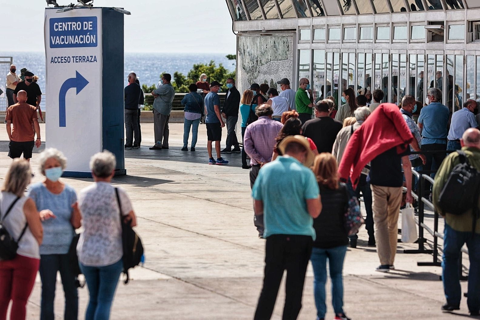 Vacunación masiva contra el coronavirus en el Recinto Ferial a mayores de 60 años