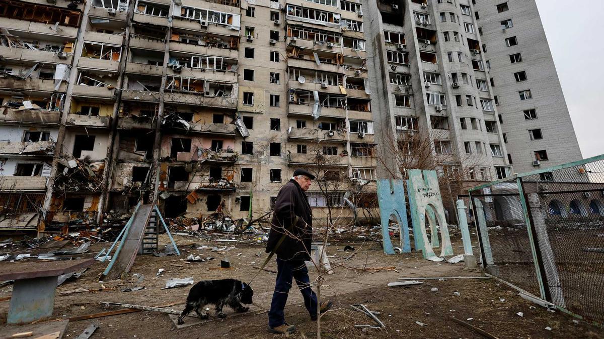 Un edifici residencial, danyat per l&#039;operació militar contra Ucraïna, a Kíev