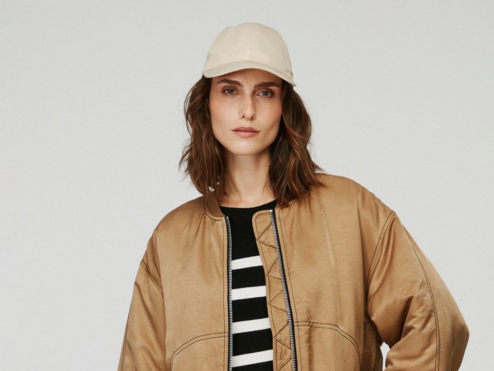 La chaqueta bomber ha convertido en una de las tendencias urbanas más destacadas