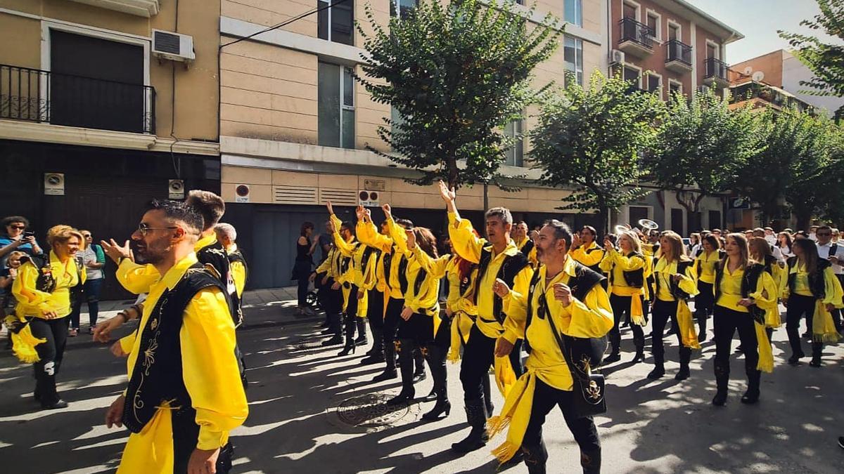 El desfile conmemorativo del 75 aniversario de los Piratas de Elda.