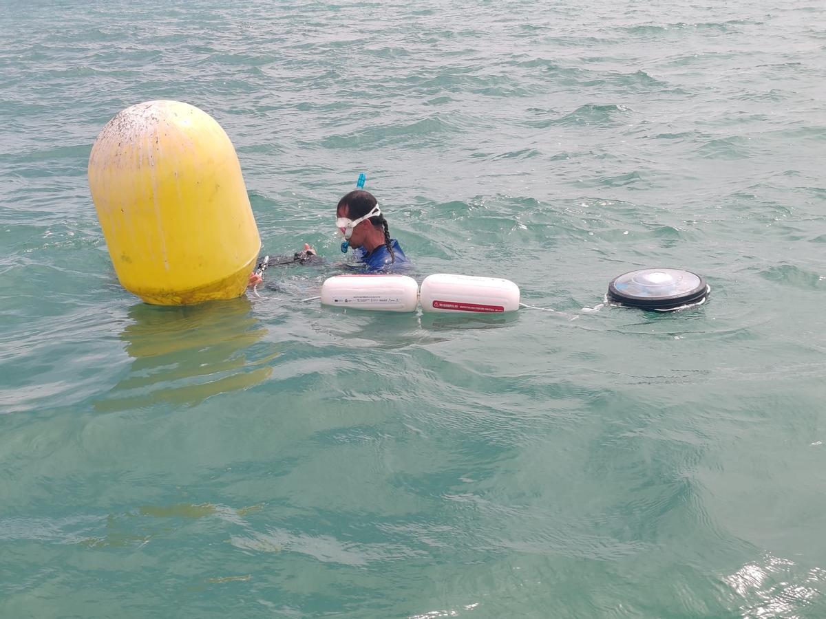 Así ha sido la instalación de boyas en el Port de Sagunt