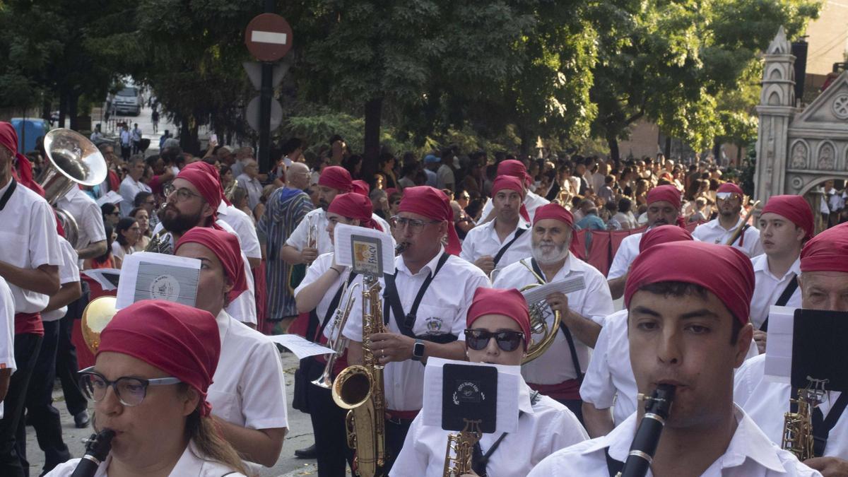 Músicos en la Entrada de Moros i Cristians de Ontinyent de este pasado 2025.