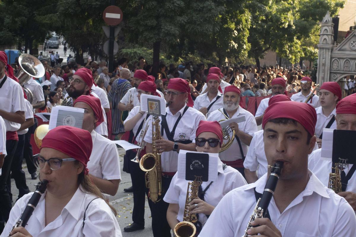 Músicos en la Entrada de Moros i Cristians de Ontinyent de este pasado 2025.