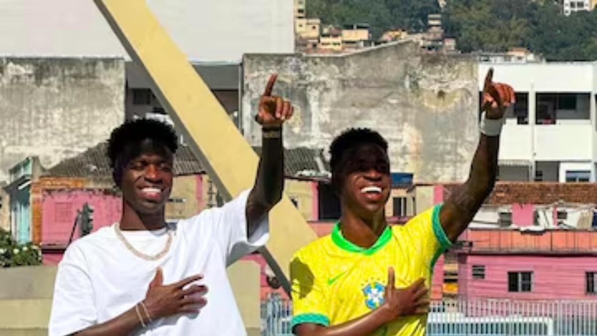 Vinicius presume de su estatua en Brasil