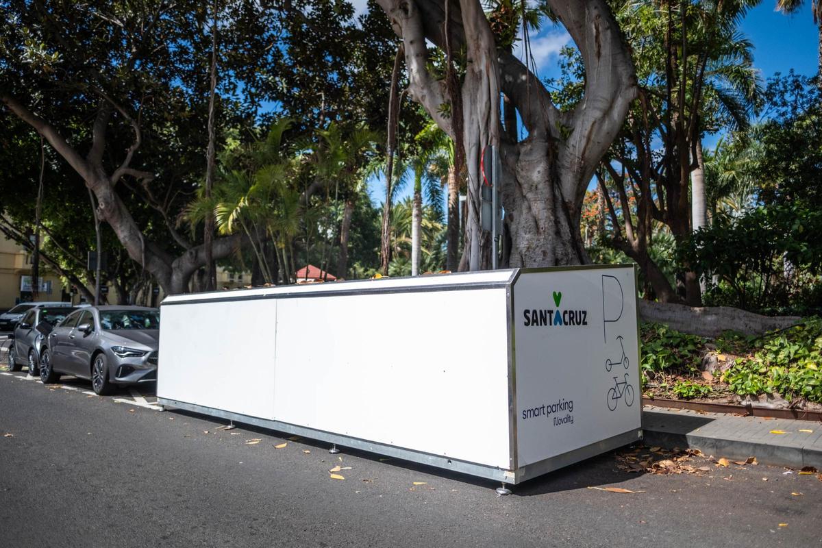 Aparcabicis instalado junto al parque García Sanabria, en Santa Cruz de Tenerife.