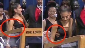 Imágenes en que se ve como el sacerdote toca el pecho a Ariana Grande en el funeral de Aretha Franklin.