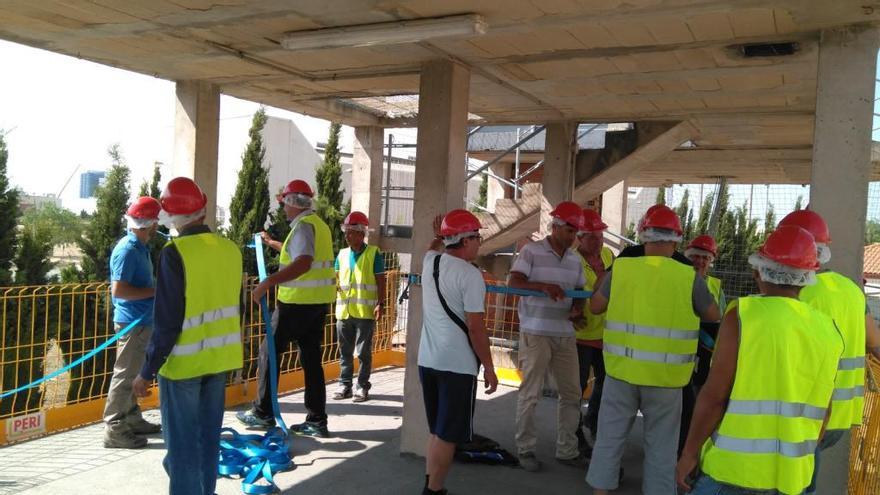 La construcción trata de restituir a &quot;la generación perdida&quot; con la crisis