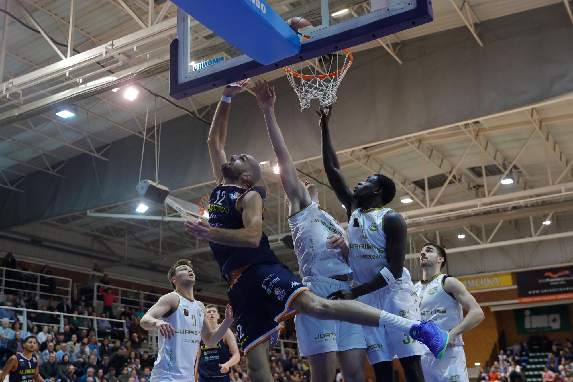 El Alimerka Oviedo Baloncesto gana un partido clave al Iraurgi ISB