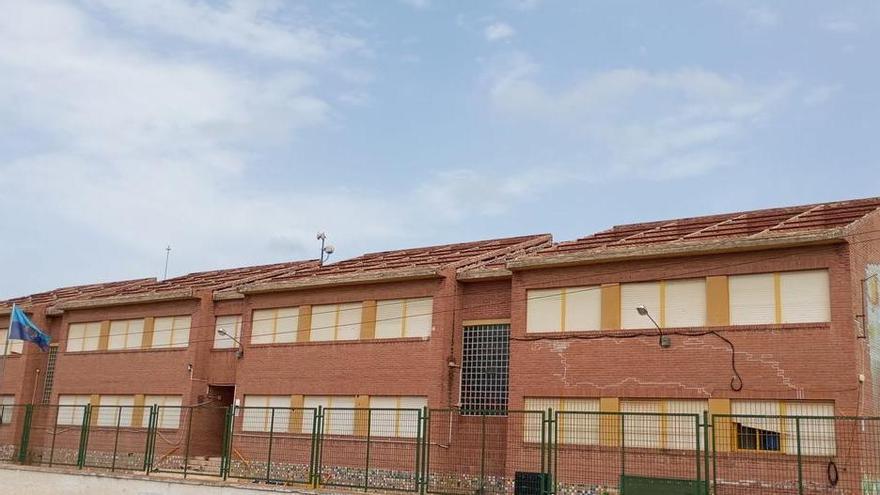 Unos 250 nidos de vencejos frenan las obras del colegio Loreto de San Javier y obligan a reubicar a 12 grupos de alumnos