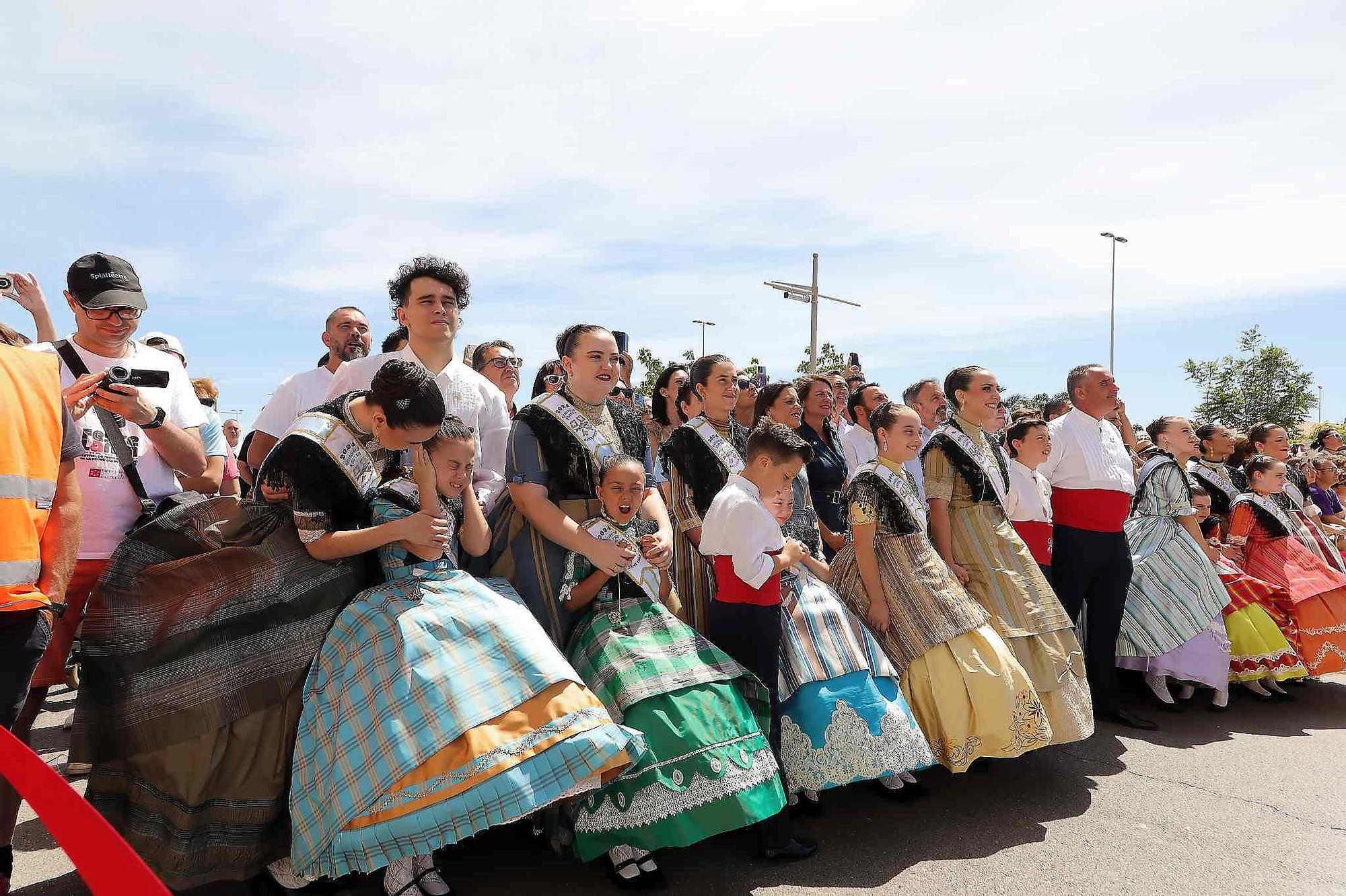 El Grau da inicio a las fiestas de Sant Pere con pólvora, bous y música