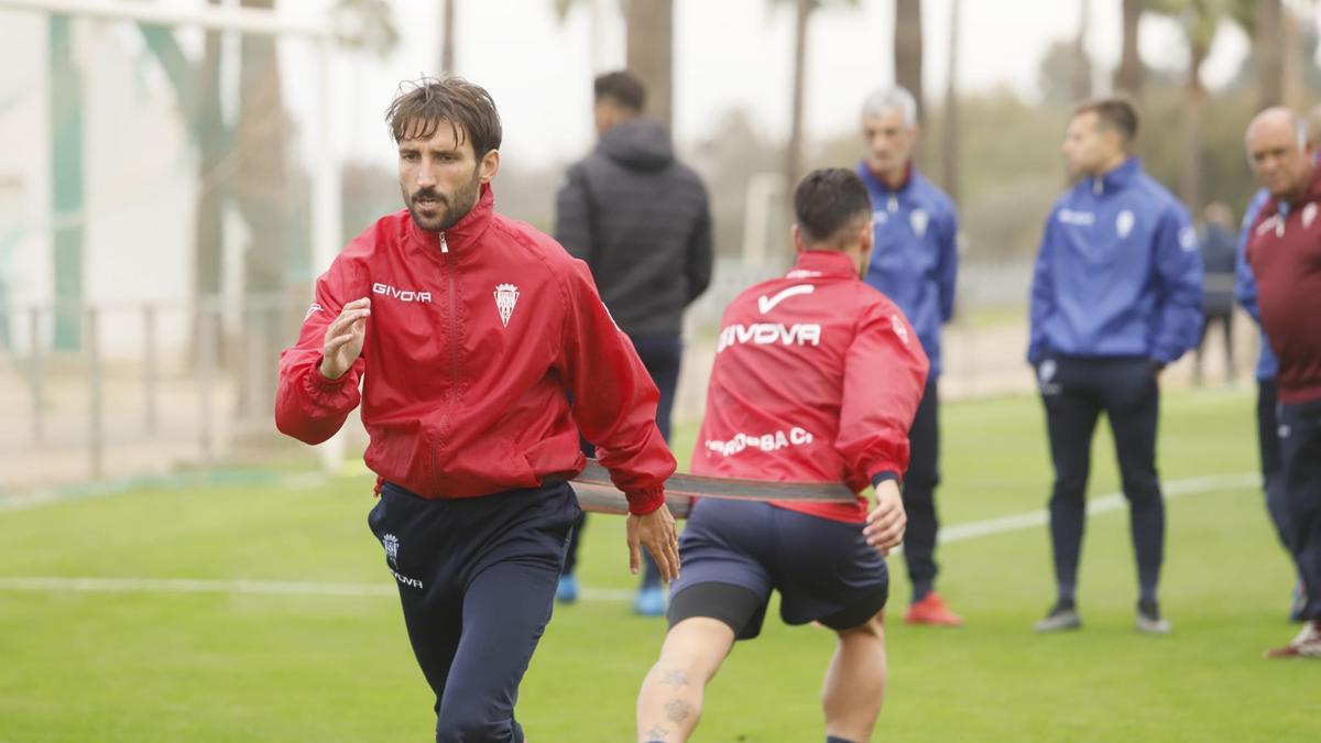 Álex Bernal y Kike Márquez, ejercitándose durante una sesión en la Ciudad Deportiva.