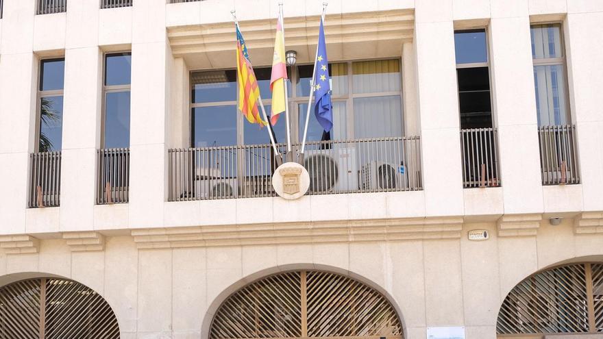 El Ayuntamiento de Sant Joan traslada parte de sus dependencias para instalar el ascensor en la Casa Consistorial