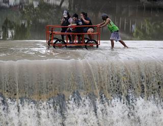 Goni, el tifón más grande del año, deja 10 muertos a su llegada a Filipinas