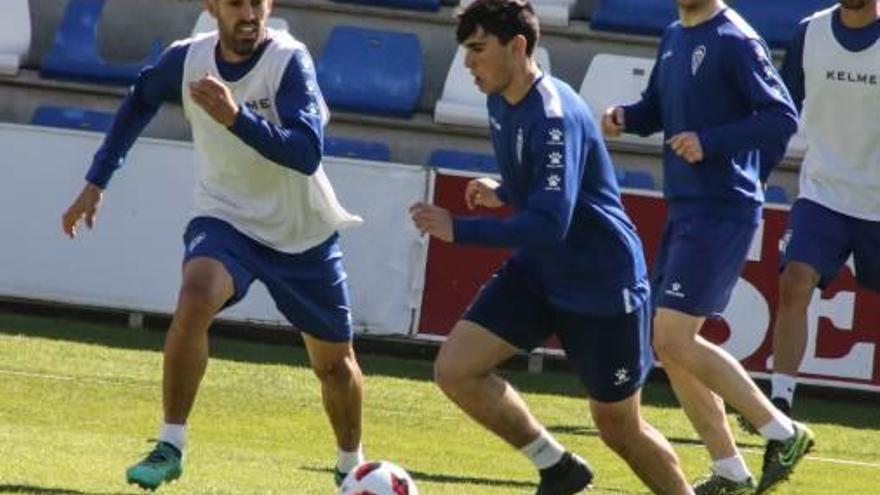 El cadete Javier Montava, ayer, durante el entrenamiento.