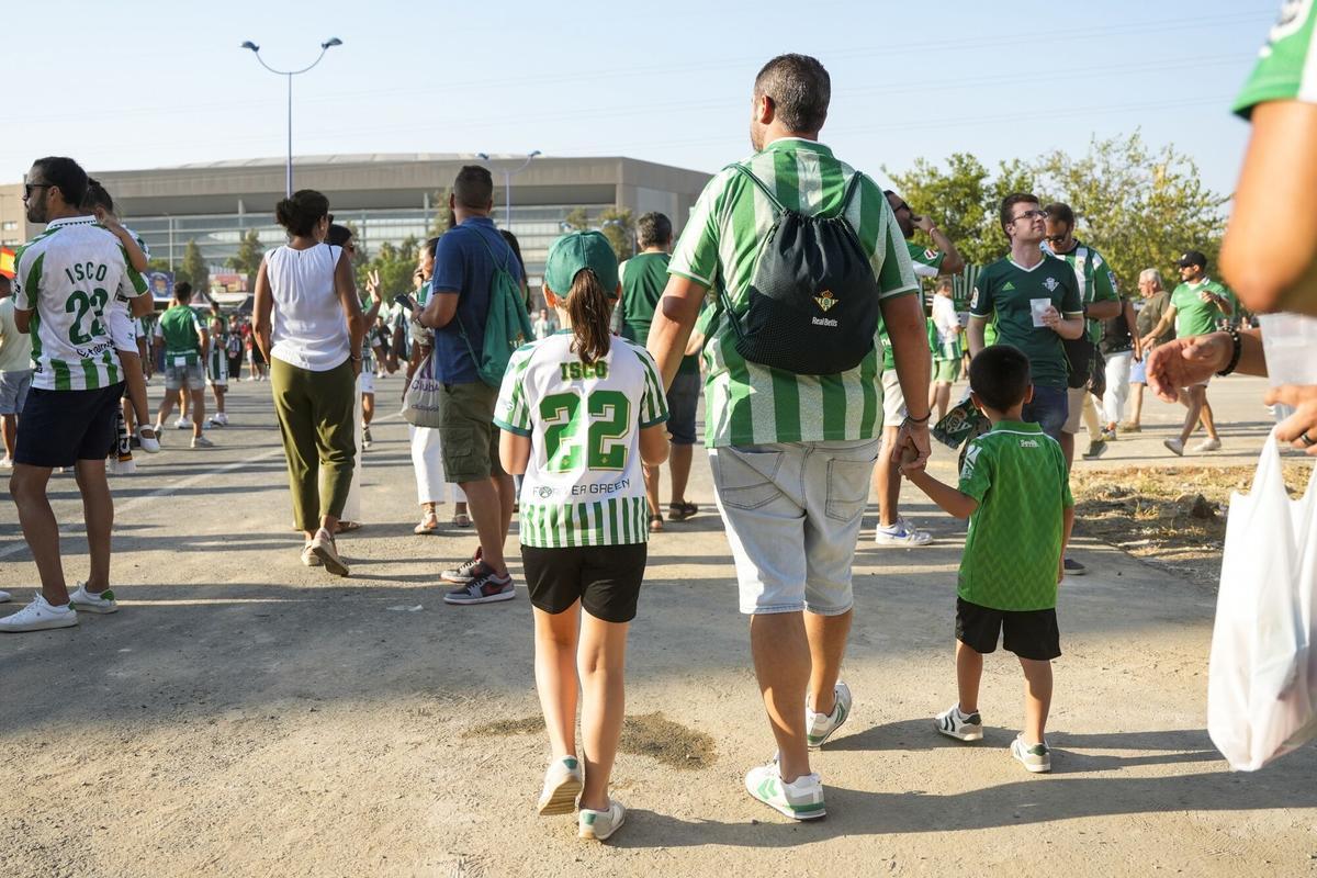 Aficionados del Real Betis en el estadio de la Cartuja