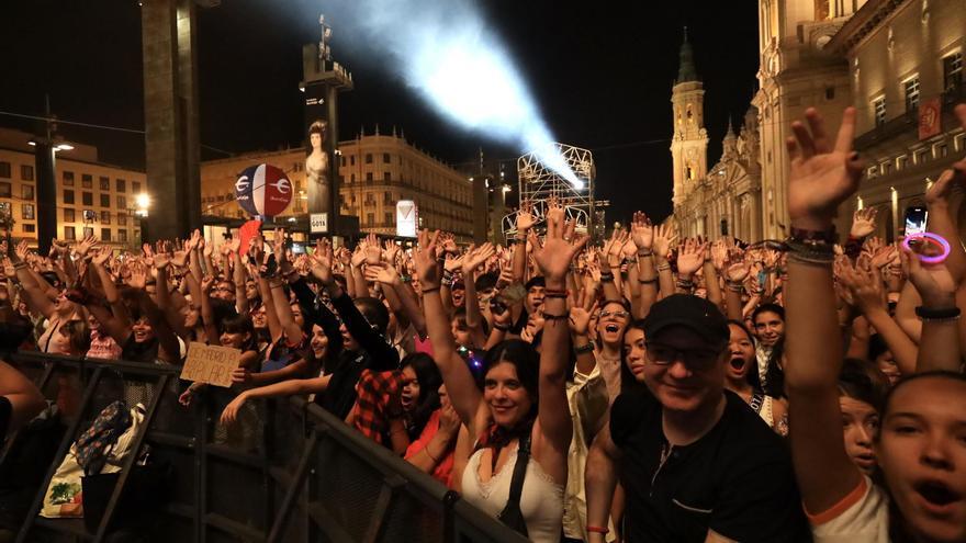 En imágenes | Los grandes éxitos del momento hacen vibrar a la Plaza del Pilar