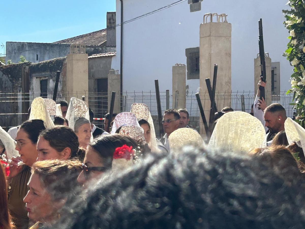 FOTOGALERÍA | El municipio cacereño de Zarza la Mayor se vuelca con el Domingo de los Tiros