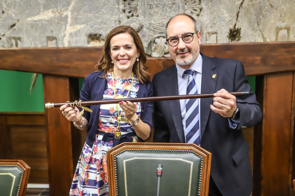 Miguel López (PSOE) asume la vara de mando dos años y Rosa García (Ciudadanos) otros dos