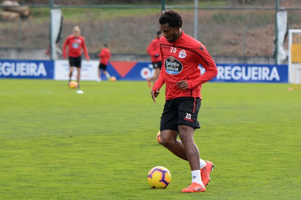 El preparador deportivista, Natxo González, ha facilitado la convocatoria del equipo coruñés tras el entrenamiento de esta mañana.