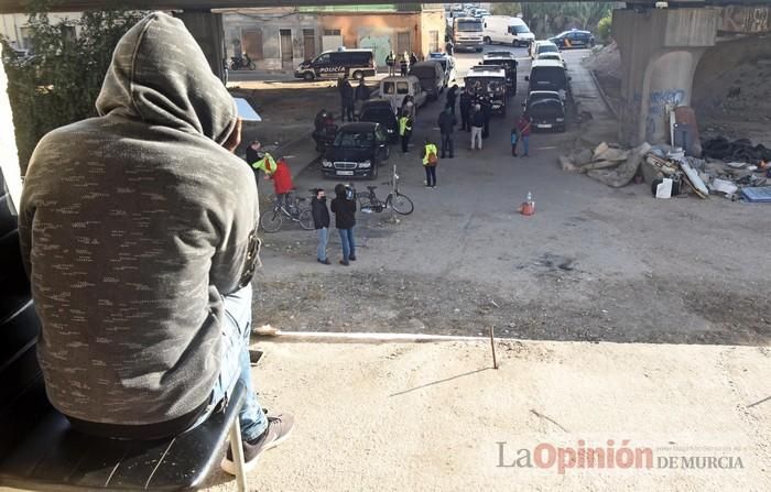 Tensión en San Pío X durante el desalojo de okupas en un edificio abandonado