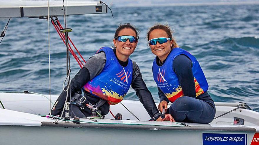 Neus Ballester y Andrea Perelló, tras la última regata.