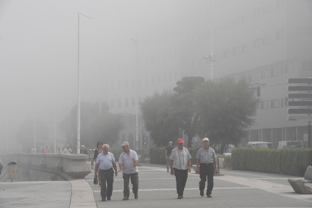 A Coruña bajo el filtro de la niebla