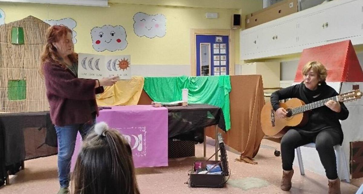 Un momento de la jornada cultural en el colegio de Burganes de Valverde. | cedida