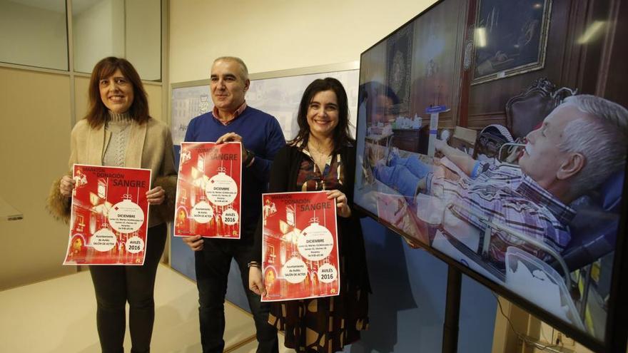 Carmen Muñoz, Carlos Vigil y Yolanda Alonso, durante la presentación del Maratón de Sangre.