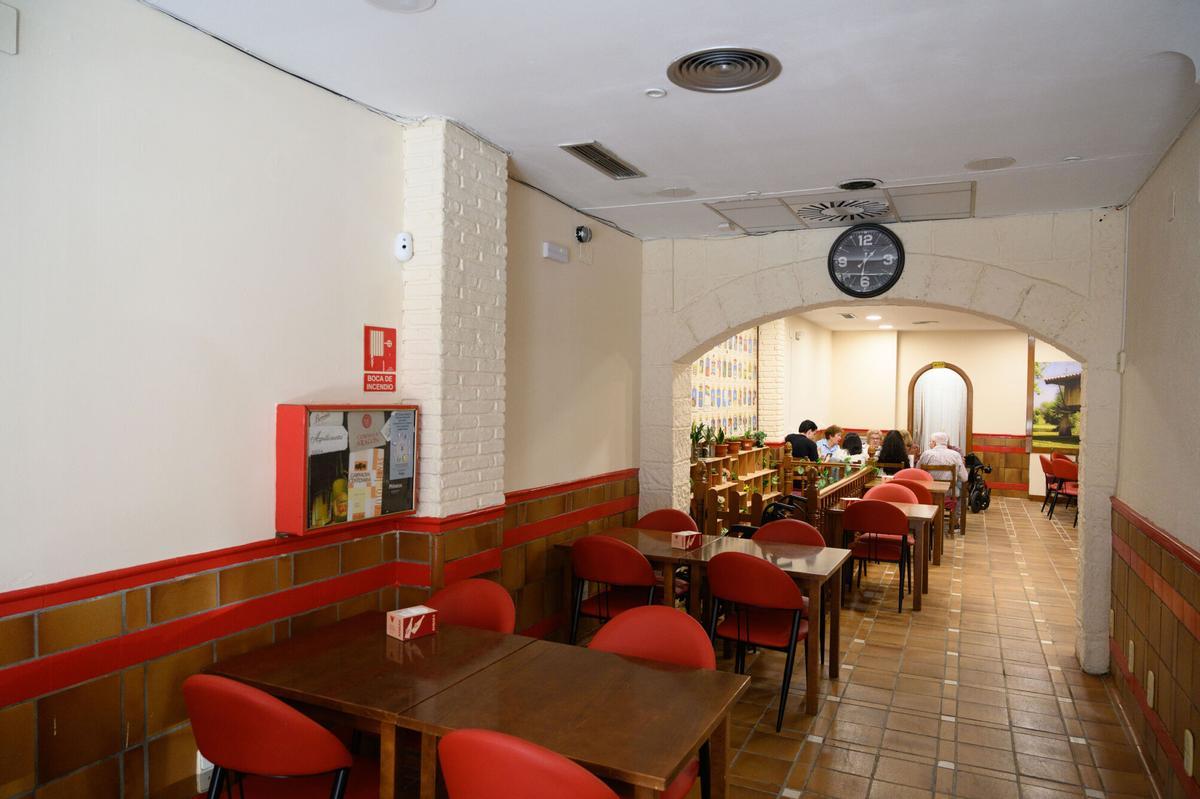 En imágenes | El Centro Asturiano de Zaragoza celebra su aniversario y el relevo en su emblemático restaurante En imágenes | El Centro Asturiano de Zaragoza celebra su aniversario y el relevo en su emblemático restaurante