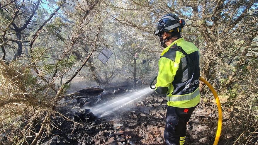 Conato de incendio en una zona boscosa cerca de Platges de Comte