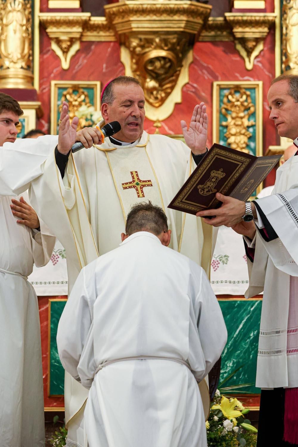 Todas las imágenes de la ordenación de Juan Carlos Rubertiello, diácono en Sant Antoni