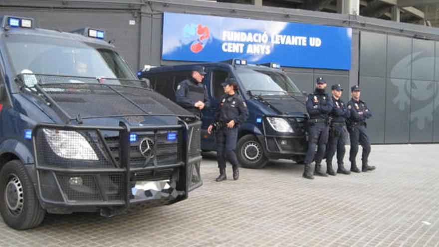 Más de 100 policías vigilarán la seguridad en el Levante-Barcelona