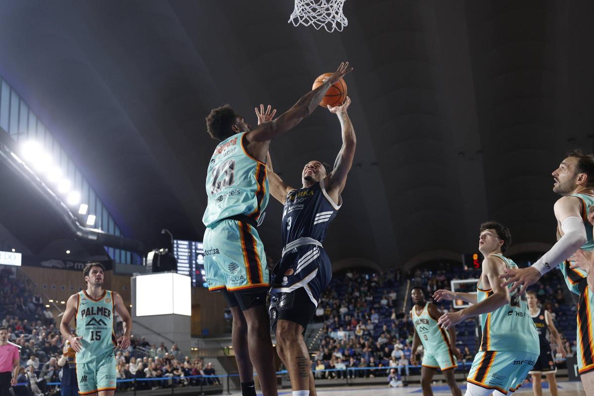 Las imágenes de la victoria del Alimerka Oviedo Baloncesto que le mete el play-off de ascenso a la ACB Las imágenes de la victoria del Alimerka Oviedo Baloncesto que le mete el play-off de ascenso a la ACB