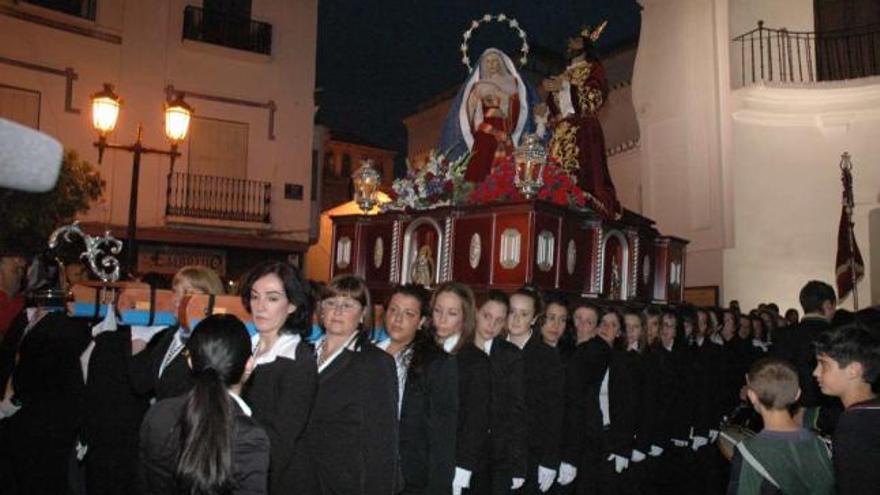 Jornada de traslados y vía crucis en Vélez Málaga