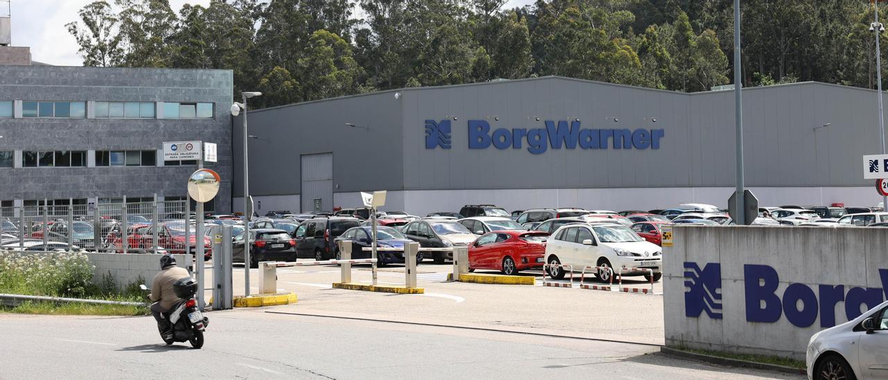 Aparcamiento de la factoría viguesa de BorgWarner.