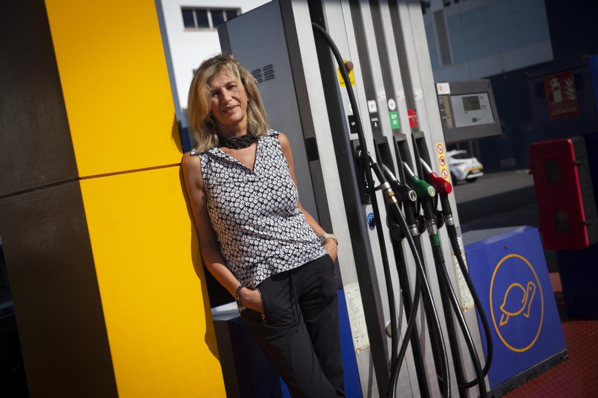 Marta Fàbregas, CEO de On Turtle, en la gasolinera de Mercabarna. 