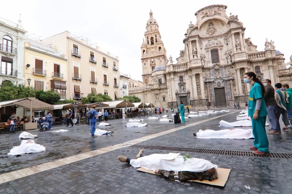 Las 'victimas' de la crisis climática, exhibidas en Murcia