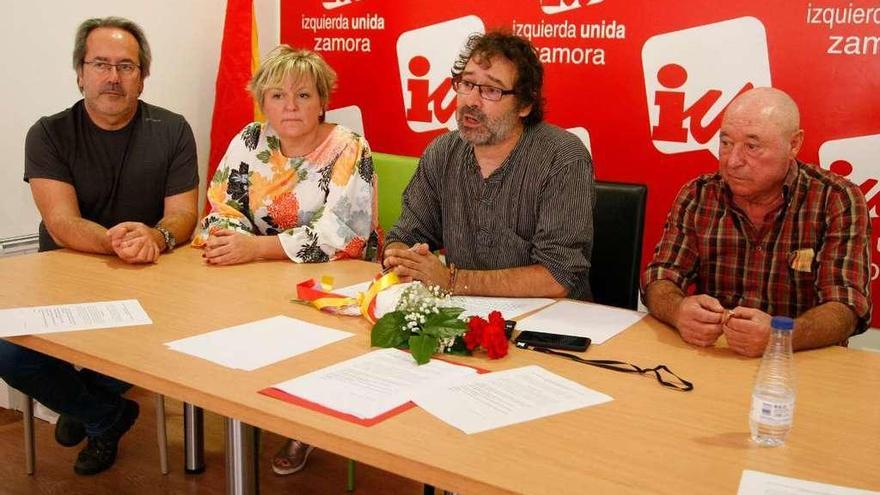 El coordinador provincial de Izquierda Unida, Miguel Ángel VIñas, durante la Asamblea.