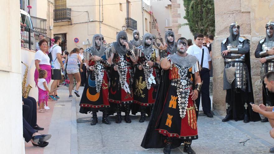 La entrada de moros y cristianos, símbolo en Castelló de Rugat