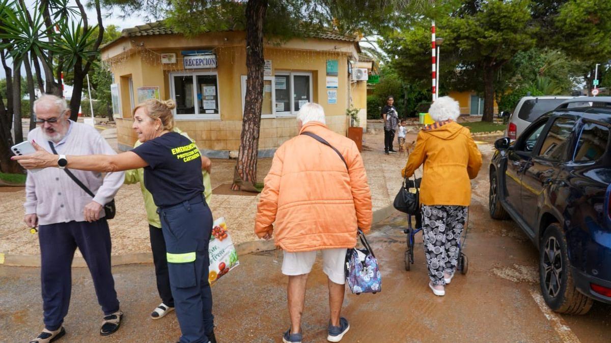 Los vecinos evacuados de Villas Caravaning durante la alerta roja por lluvias vuelven a sus casas