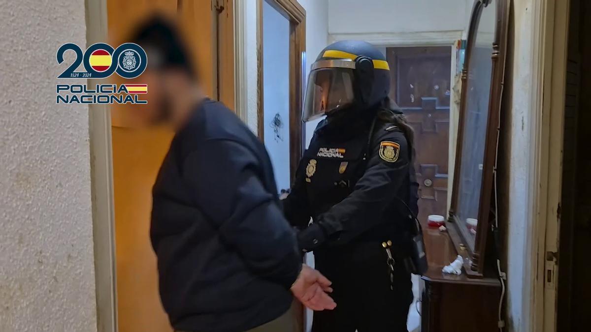 La Policía Nacional desmantela un punto negro de venta de droga a menores en Vigo