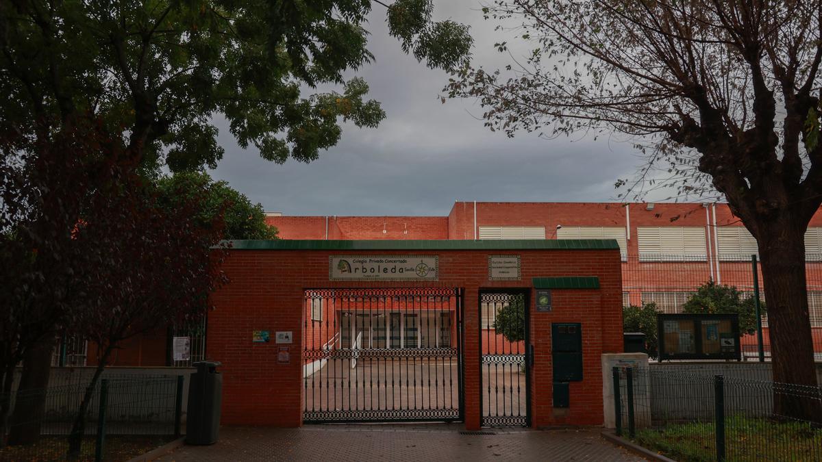 Cierre de un colegio en Sevilla por riesgo de fuertes lluvias. A 14 de noviembre de 2024.