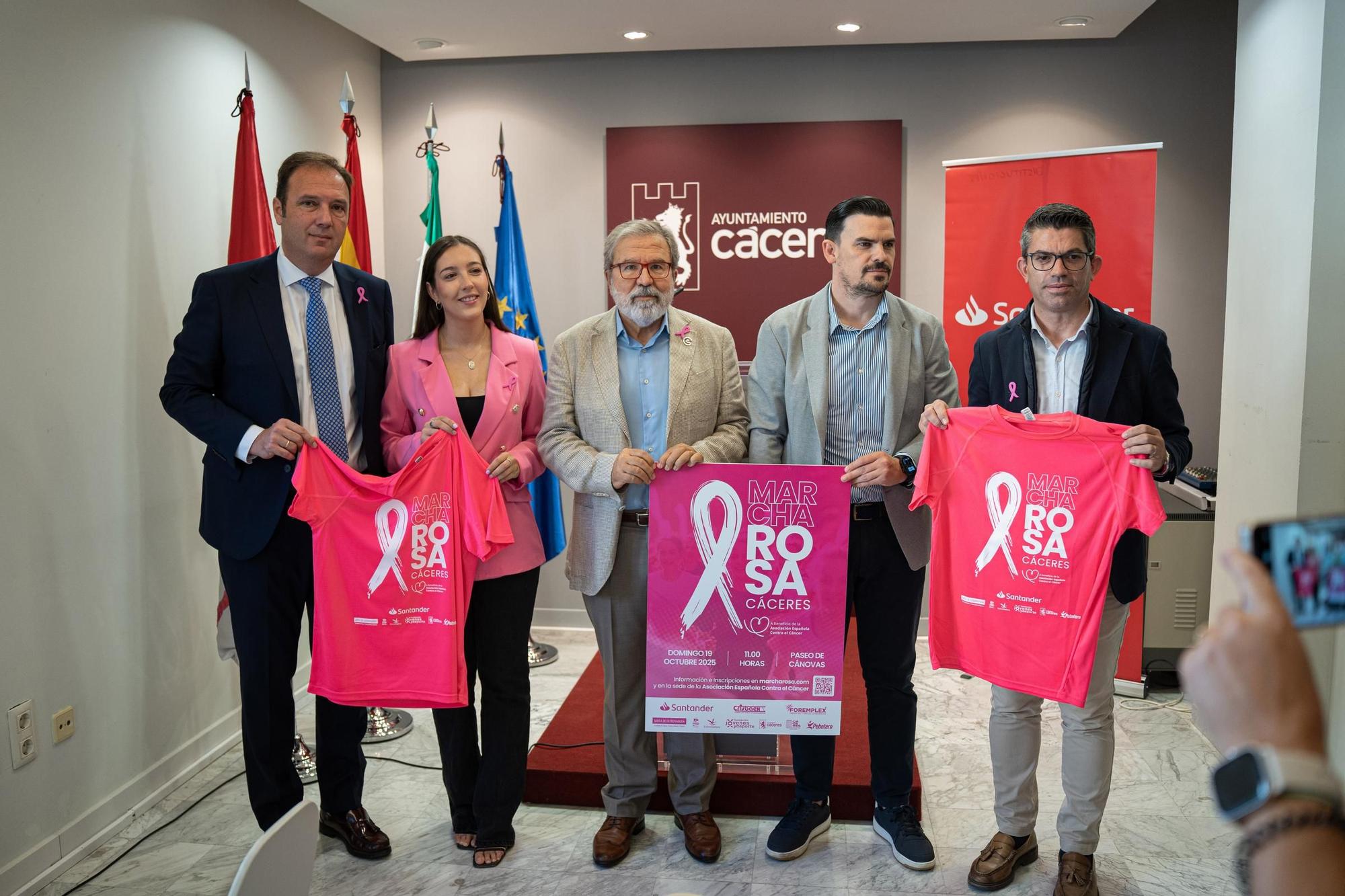 Las imágenes de la presentación de la marcha rosa de Cáceres
