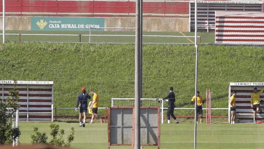 El Sporting ya se entrena en grupos de 14 jugadores