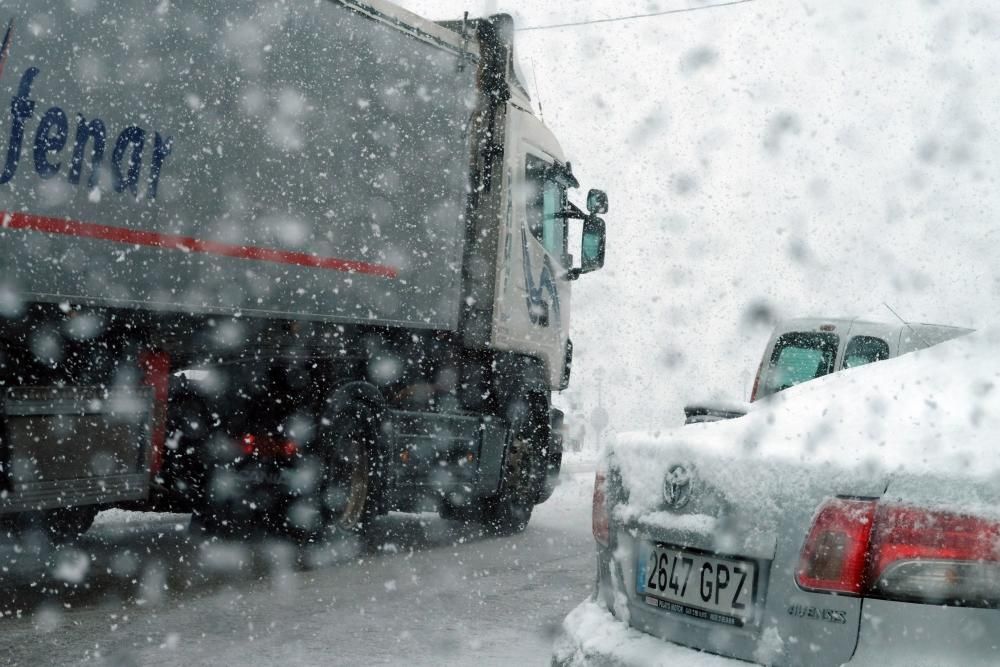 Temporal de nieve en el Puerto de Pajares