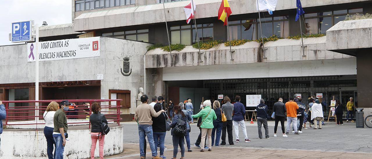 Colas para solicitar el Ingreso Mínimo Vital, ante el Concello de Vigo