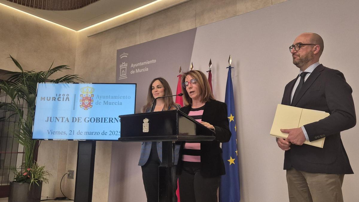 La concejala de Educación y Atención a la Ciudadanía, Belén López, anuncia la nueva actuación enmarcada en el Plan Sombra.