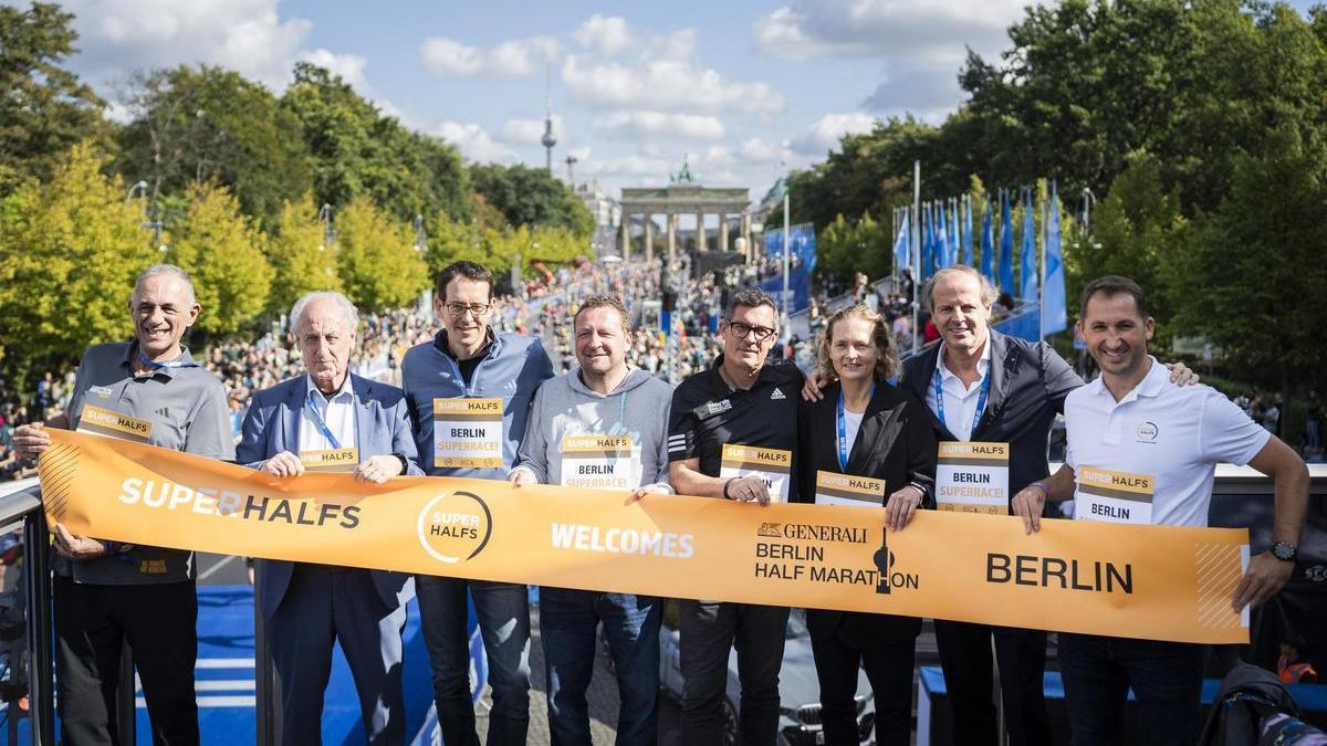 Paco Borao, con los otros SuperHalfs en el Maratón de Berlín